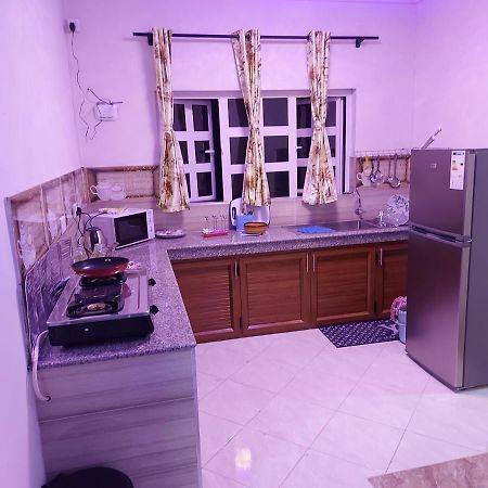 Rs Villas - Three Bedrooms Share Apartment With Private Room And Free Wifi And 100Mts To The Beach And Ac And 100Mts To Bus Stop And Pool Flic-en-Flacq Εξωτερικό φωτογραφία
