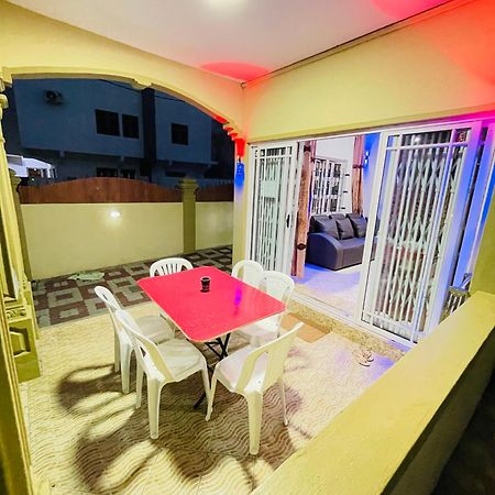 Rs Villas - Three Bedrooms Share Apartment With Private Room And Free Wifi And 100Mts To The Beach And Ac And 100Mts To Bus Stop And Pool Flic-en-Flacq Εξωτερικό φωτογραφία