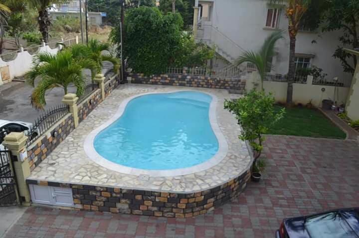 Rs Villas - Three Bedrooms Share Apartment With Private Room And Free Wifi And 100Mts To The Beach And Ac And 100Mts To Bus Stop And Pool Flic-en-Flacq Εξωτερικό φωτογραφία