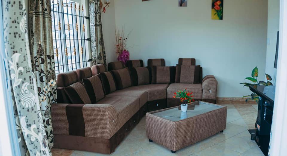 Rs Villas - Three Bedrooms Share Apartment With Private Room And Free Wifi And 100Mts To The Beach And Ac And 100Mts To Bus Stop And Pool Flic-en-Flacq Εξωτερικό φωτογραφία