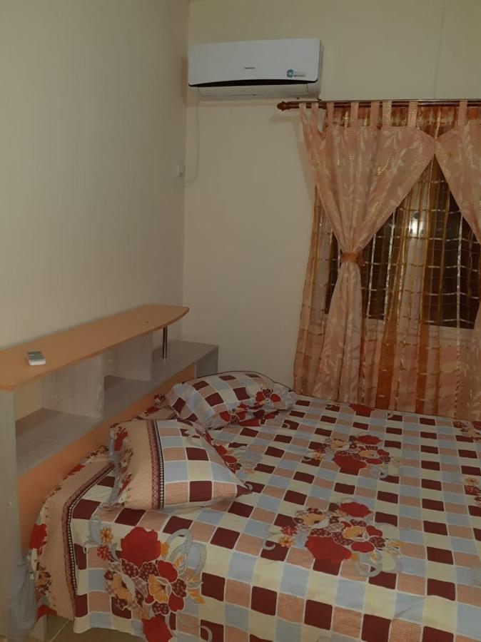 Rs Villas - Three Bedrooms Share Apartment With Private Room And Free Wifi And 100Mts To The Beach And Ac And 100Mts To Bus Stop And Pool Flic-en-Flacq Εξωτερικό φωτογραφία