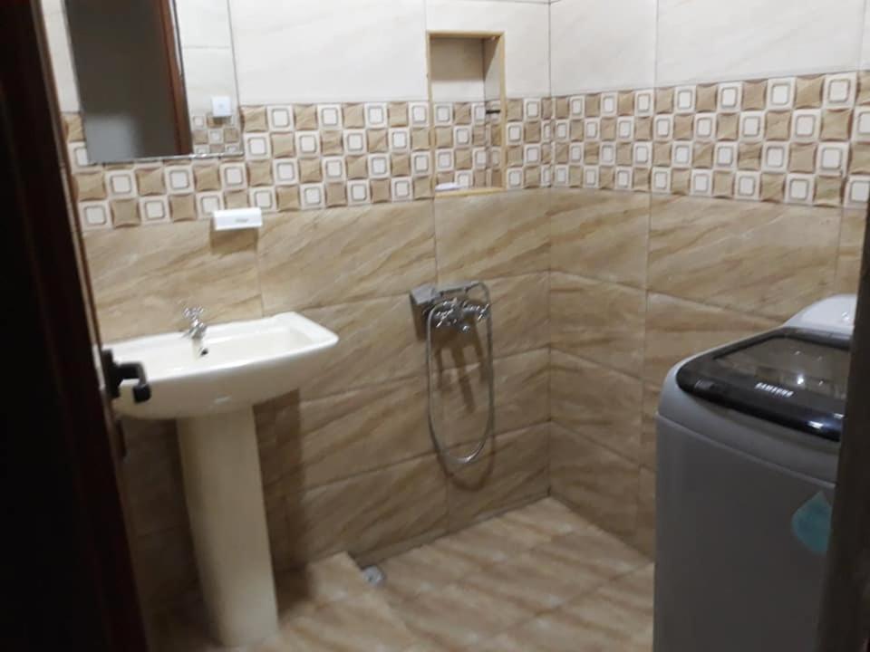 Rs Villas - Three Bedrooms Share Apartment With Private Room And Free Wifi And 100Mts To The Beach And Ac And 100Mts To Bus Stop And Pool Flic-en-Flacq Εξωτερικό φωτογραφία