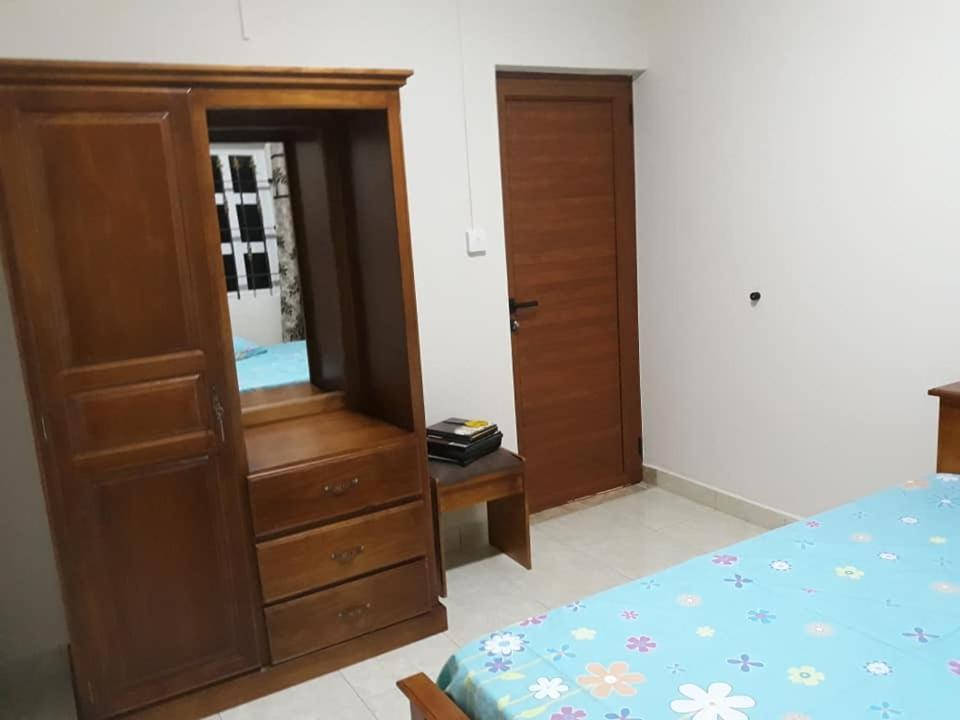 Rs Villas - Three Bedrooms Share Apartment With Private Room And Free Wifi And 100Mts To The Beach And Ac And 100Mts To Bus Stop And Pool Flic-en-Flacq Εξωτερικό φωτογραφία