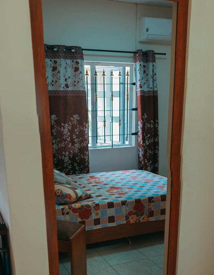 Rs Villas - Three Bedrooms Share Apartment With Private Room And Free Wifi And 100Mts To The Beach And Ac And 100Mts To Bus Stop And Pool Flic-en-Flacq Εξωτερικό φωτογραφία