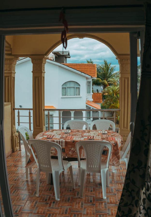 Rs Villas - Three Bedrooms Share Apartment With Private Room And Free Wifi And 100Mts To The Beach And Ac And 100Mts To Bus Stop And Pool Flic-en-Flacq Εξωτερικό φωτογραφία