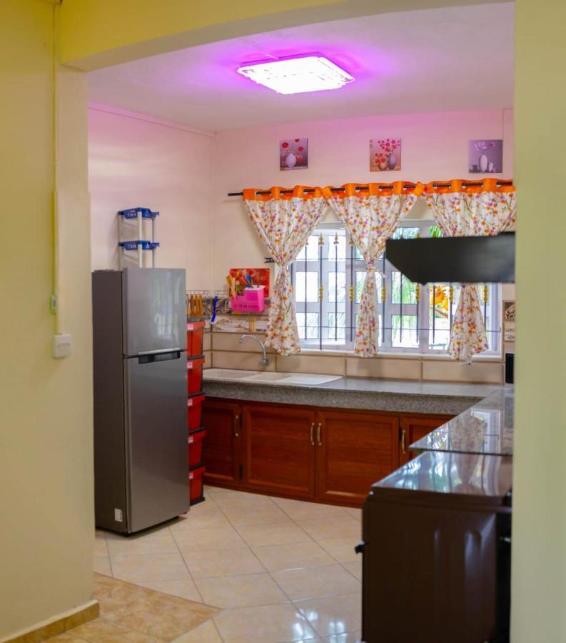 Rs Villas - Three Bedrooms Share Apartment With Private Room And Free Wifi And 100Mts To The Beach And Ac And 100Mts To Bus Stop And Pool Flic-en-Flacq Εξωτερικό φωτογραφία