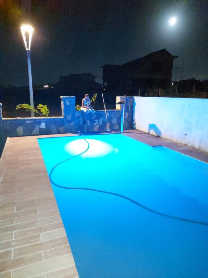 Rs Villas - Three Bedrooms Share Apartment With Private Room And Free Wifi And 100Mts To The Beach And Ac And 100Mts To Bus Stop And Pool Flic-en-Flacq Εξωτερικό φωτογραφία