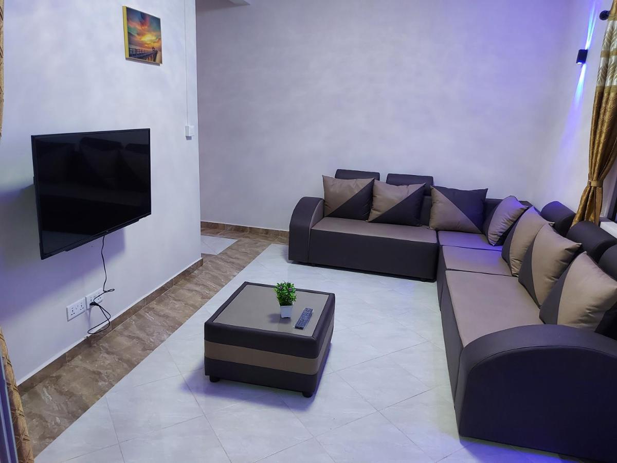 Rs Villas - Three Bedrooms Share Apartment With Private Room And Free Wifi And 100Mts To The Beach And Ac And 100Mts To Bus Stop And Pool Flic-en-Flacq Εξωτερικό φωτογραφία