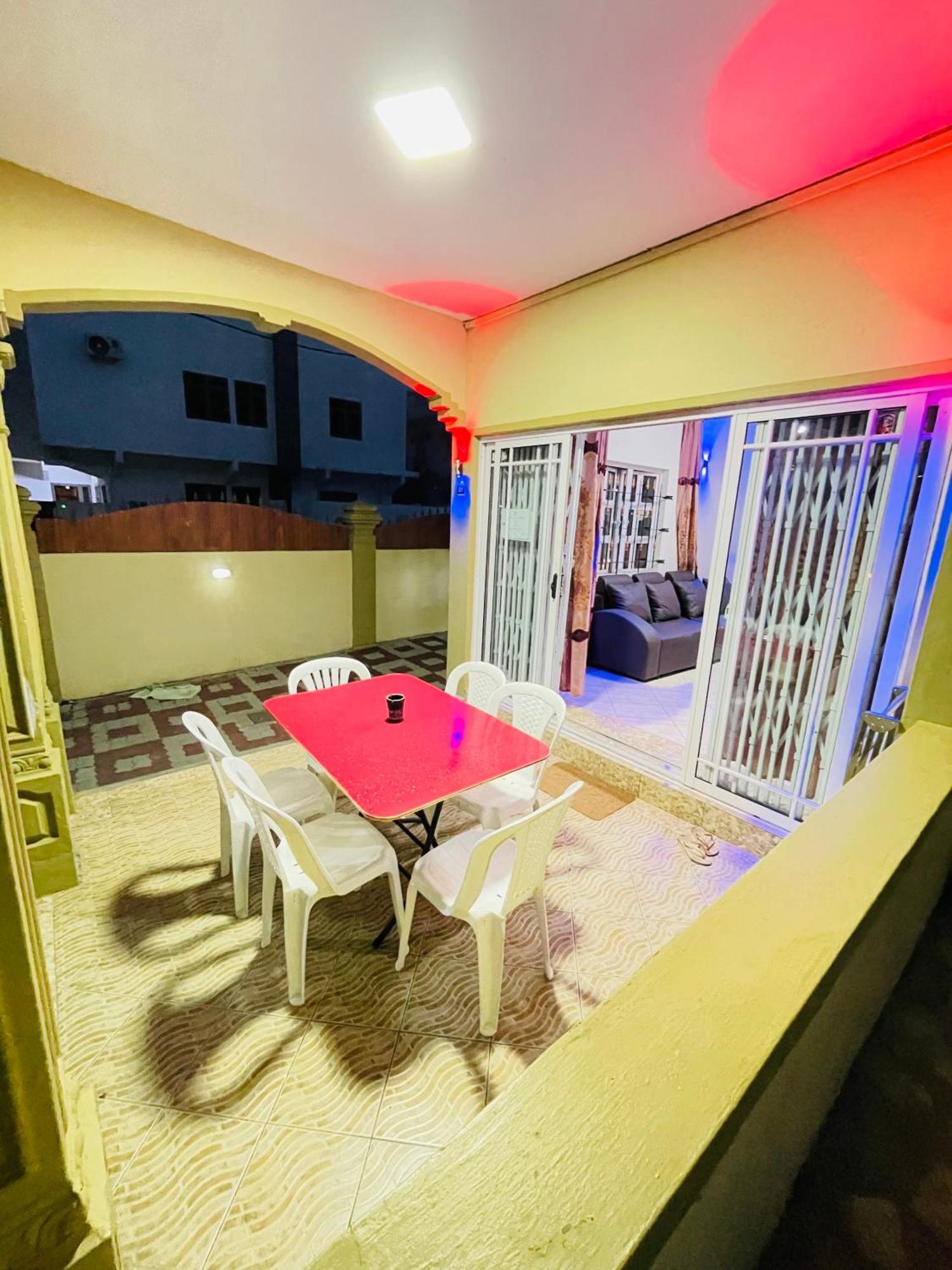 Rs Villas - Three Bedrooms Share Apartment With Private Room And Free Wifi And 100Mts To The Beach And Ac And 100Mts To Bus Stop And Pool Flic-en-Flacq Εξωτερικό φωτογραφία